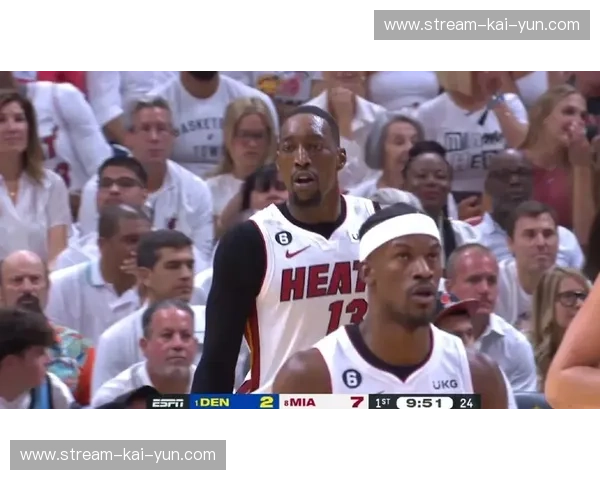 铁血禁区的终极博弈：戴维斯VS阿德巴约，谁才是小球时代的完美内线？